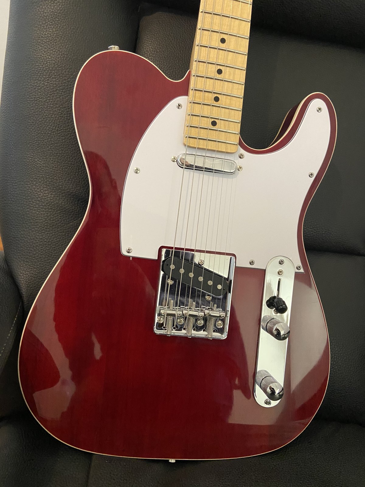 Telecaster vermelha montada pela Brando